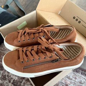 Taos Footwear Z Soul Luxe Brown Sneakers